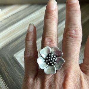 NWOT Premier Designs Petals Cocktail Ring, Size: 7 (not in original box)